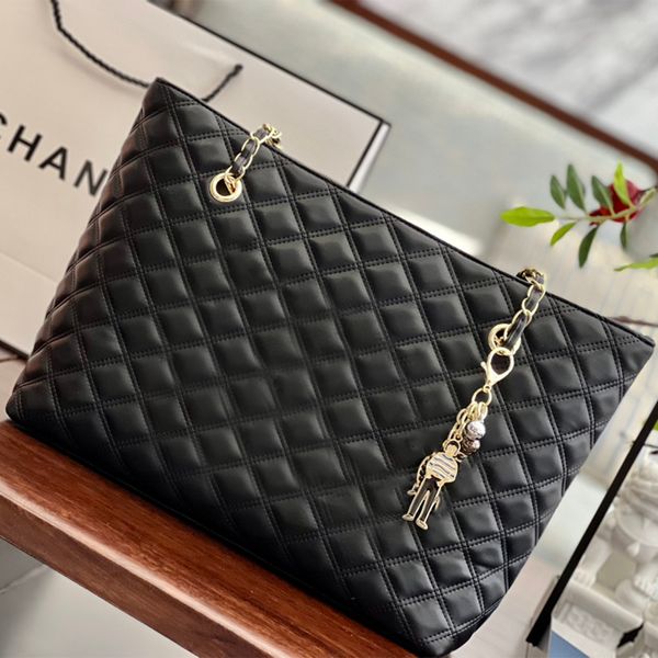 2022 leather women's vintage tote bags fashion shoulder shopping designer handbags classic gold chain portable shopping belt lady quilt
2022 leather women's vintage tote bags fashion shoulder shopping designer handbags classic gold chain portable shopping belt lady quilt