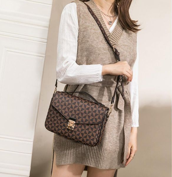 1192 women luxurys designers bags crossbody handbags womens purses shoulder shopping totes bag
1192 women luxurys designers bags crossbody handbags womens purses shoulder shopping totes bag
