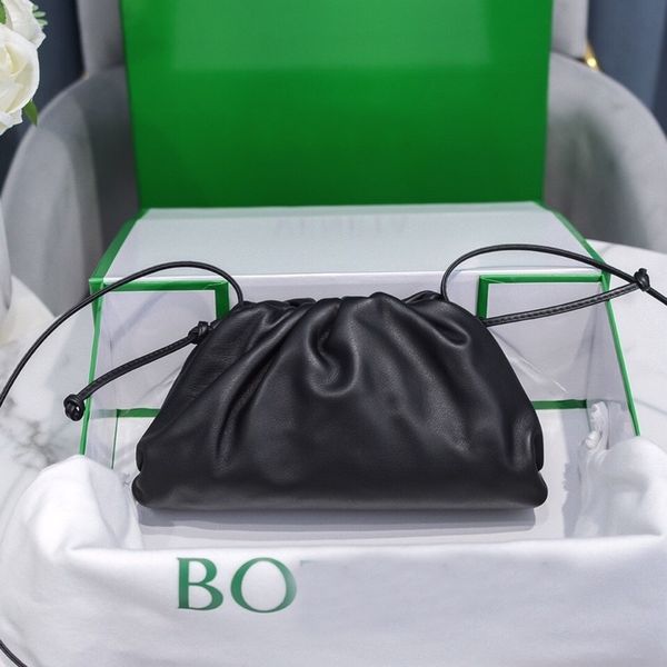 2022 european and american luxury new european and american fashion casual joker lady bag cowhide lychee pattern shoulder diagonal cloud bag
2022 european and american luxury new european and american fashion casual joker lady bag cowhide lychee pattern shoulder diagonal cloud bag
