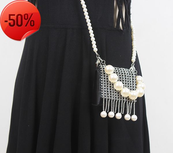 luxury designersmall female ins niche 2022 new fashion chain messenger diamond studded single shoulder small square bag
luxury designersmall female ins niche 2022 new fashion chain messenger diamond studded single shoulder small square bag