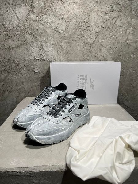 2022 year model mens luxury designer wonderful sneaker casual designer shoes - mens shoes sneakers eu sieze 38-44, Red;white
2022 year model mens luxury designer wonderful sneaker casual designer shoes - mens shoes sneakers eu sieze 38-44, Red;white