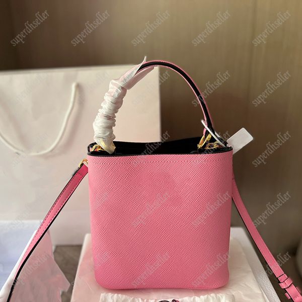 designer luxury women the tote bag fashion versatile handbags shoulder crossbody bags purse telfars totes large capacity saddle wallets 7a c
designer luxury women the tote bag fashion versatile handbags shoulder crossbody bags purse telfars totes large capacity saddle wallets 7a c