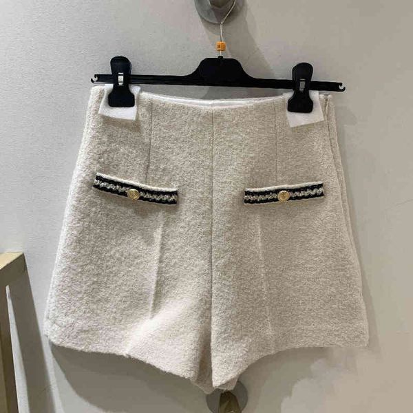 women's shorts fadan early autumn exquisite gentle symmetrical pocket decorative zipper shorts, White;black
women's shorts fadan early autumn exquisite gentle symmetrical pocket decorative zipper shorts, White;black