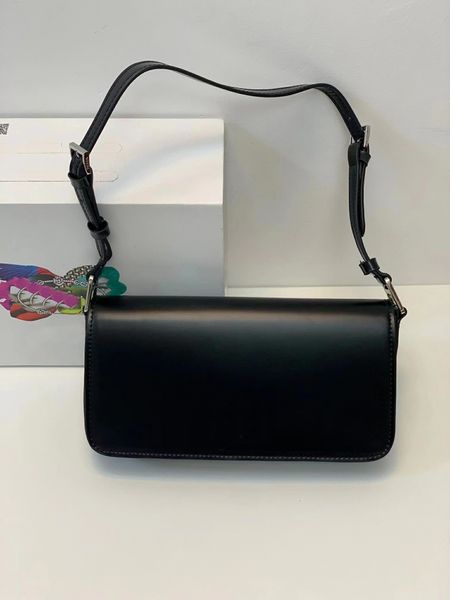 designer women shoulder bag calf leather vintage baguette bags smooth delicate cross body letter printing triangle bulge famous handbag fash
designer women shoulder bag calf leather vintage baguette bags smooth delicate cross body letter printing triangle bulge famous handbag fash