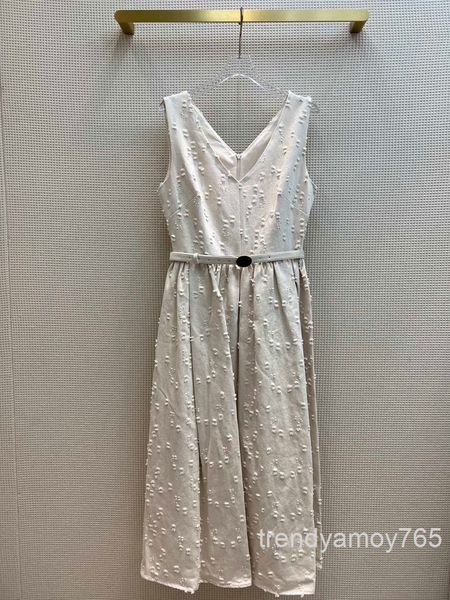 casual dresses denim dress temperament aging v-neck frayed waist closing thin vest long skirt summer high end, Black;gray
casual dresses denim dress temperament aging v-neck frayed waist closing thin vest long skirt summer high end, Black;gray