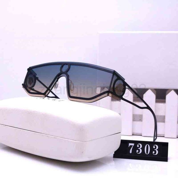 designer medussa sunglasses cycle luxurious fashion woman mens gg cc sunglasses women's street travel polarizing baseball sport glasses, White;black
designer medussa sunglasses cycle luxurious fashion woman mens gg cc sunglasses women's street travel polarizing baseball sport glasses, White;black