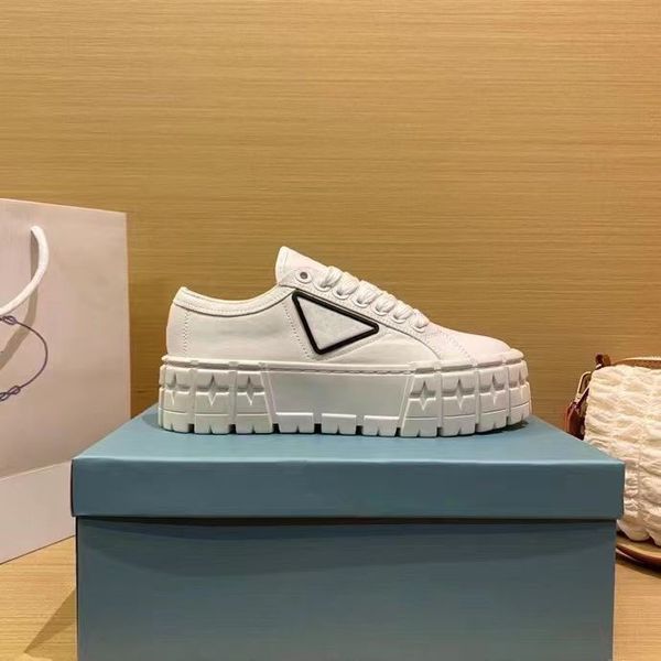 luxury p shoe woman rubber platforms flats shoes double wheel nylon gabardine black canvas sneakers rubbers soles leather covered insole 35-
luxury p shoe woman rubber platforms flats shoes double wheel nylon gabardine black canvas sneakers rubbers soles leather covered insole 35-