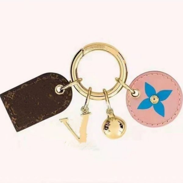 designer letter key wallet gold keychain designer women men car keys chain luxury four-leaf clover girl bag totes luggage pendant accessorie, Red;blue
designer letter key wallet gold keychain designer women men car keys chain luxury four-leaf clover girl bag totes luggage pendant accessorie, Red;blue