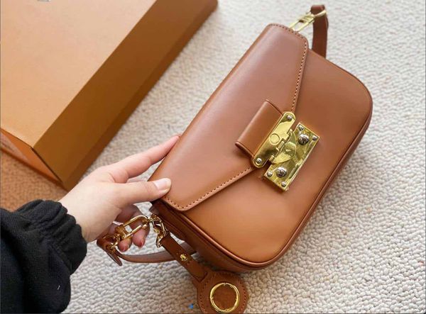 versatile classic swing shoulder bag womens leather handbag pochette show bag designer cross body v-shaped flap circle charm s-lock closure
versatile classic swing shoulder bag womens leather handbag pochette show bag designer cross body v-shaped flap circle charm s-lock closure