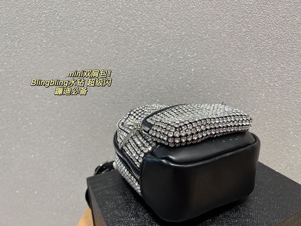 new mirror quality diamond bag come with box girl luxurys designers backpack mini tote pochette classic fashion clutch wallet mesh rhineston
new mirror quality diamond bag come with box girl luxurys designers backpack mini tote pochette classic fashion clutch wallet mesh rhineston