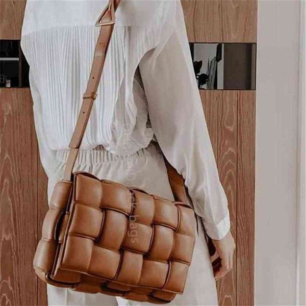 designer handbags leather lady fashion soft shoulder letter purse
designer handbags leather lady fashion soft shoulder letter purse