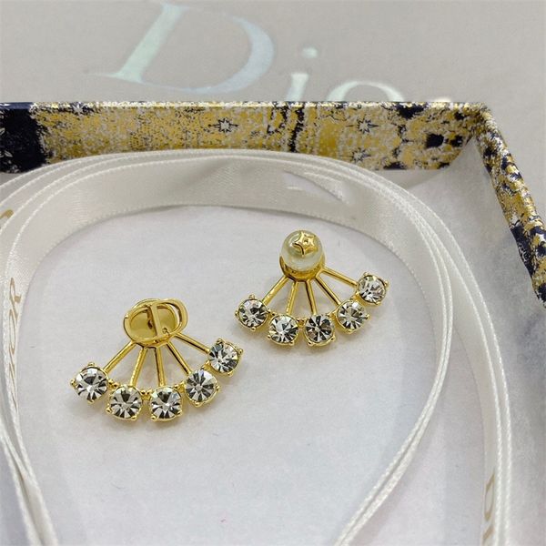 pearl inlaid brilliant diamonds earrings new back hanging s925 silver needle red earrings, Golden;silver
pearl inlaid brilliant diamonds earrings new back hanging s925 silver needle red earrings, Golden;silver