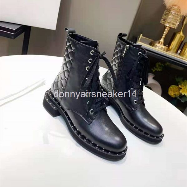 boots fashion rivet pearl martin boots women's winter net red british style leather thick heel middle short, Black
boots fashion rivet pearl martin boots women's winter net red british style leather thick heel middle short, Black