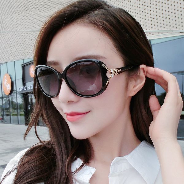 classics wholesale women's large frame sunglasses polarized color glass sunglass 8842 fashion design ladies sun glasses, White;black
classics wholesale women's large frame sunglasses polarized color glass sunglass 8842 fashion design ladies sun glasses, White;black
