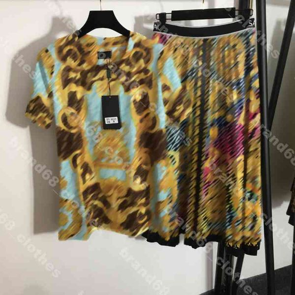women cotton dress two piece printed dresses shirt set blue ver..ace brand logo short sleeves t shrits high waist pleated skirt suit female, White
women cotton dress two piece printed dresses shirt set blue ver..ace brand logo short sleeves t shrits high waist pleated skirt suit female, White