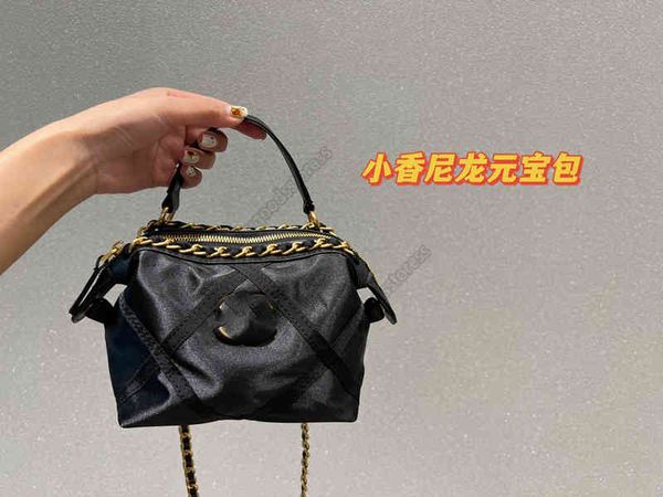 with box ladies dumpling bag mini nylon material black plaid portable shoulder bag size 16*15cm
with box ladies dumpling bag mini nylon material black plaid portable shoulder bag size 16*15cm