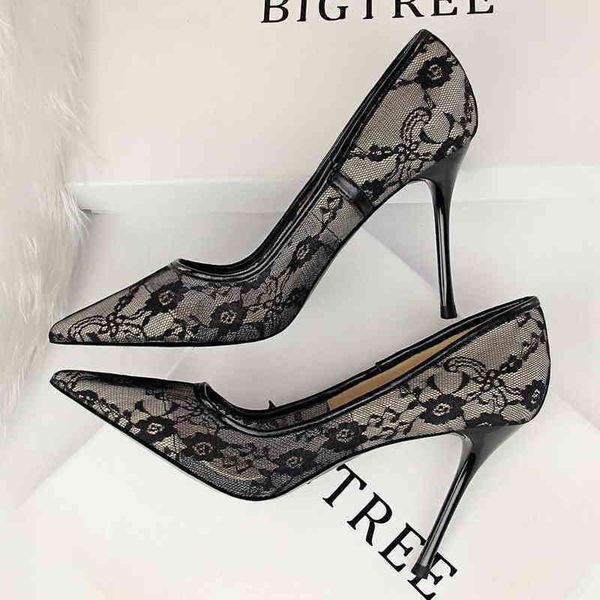 sandals women designer pointed high heels pumps lace pattern shallow mouth thin heeled sandals lady shoes 220322, Black
sandals women designer pointed high heels pumps lace pattern shallow mouth thin heeled sandals lady shoes 220322, Black