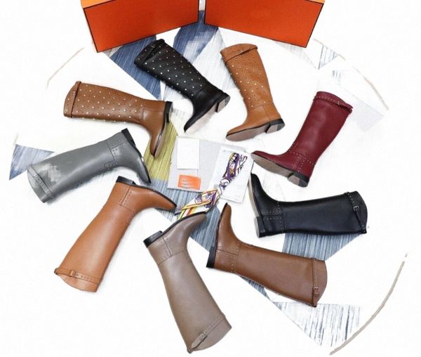 luxury designer women jumping knee boots box calfskin boot leather sole leathers laminated heel insole lining unique craftsmanship classic, Black
luxury designer women jumping knee boots box calfskin boot leather sole leathers laminated heel insole lining unique craftsmanship classic, Black