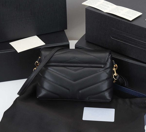 2021 new leather women's bag d home handbag single shoulder messenger portable needle and thread flip bags
2021 new leather women's bag d home handbag single shoulder messenger portable needle and thread flip bags