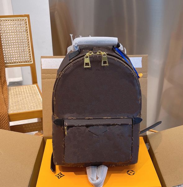 2022 backpack cosmetic bag pouch protection beauty case wash leather women clutch bags mono waterproof canvas luxurys designers
2022 backpack cosmetic bag pouch protection beauty case wash leather women clutch bags mono waterproof canvas luxurys designers