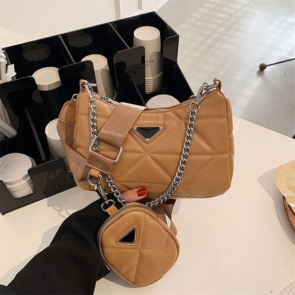 factory discount 66% off new three in one rhombic lattice female single shoulder net red messenger armpit 2022 new hobo chain bag
factory discount 66% off new three in one rhombic lattice female single shoulder net red messenger armpit 2022 new hobo chain bag