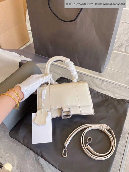 2022 spring and summer new b button layer cowhide crocodile hourglass bag star net red same handbag single shoulder bag crossbody tote walle
2022 spring and summer new b button layer cowhide crocodile hourglass bag star net red same handbag single shoulder bag crossbody tote walle