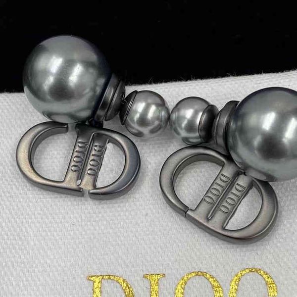 2022 letter size pearl black earrings minority design anti allergy 925 silver needle earrings and earrings, Golden
2022 letter size pearl black earrings minority design anti allergy 925 silver needle earrings and earrings, Golden