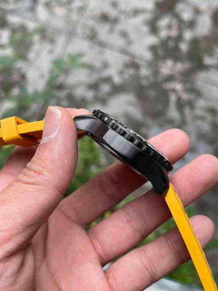wristwatches casual watch black dial vk battery chronograph movement men watches on orange rubber strap dp factory 1884, Slivery;brown
wristwatches casual watch black dial vk battery chronograph movement men watches on orange rubber strap dp factory 1884, Slivery;brown
