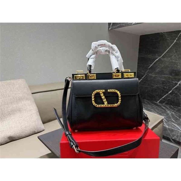 purse new large hardware handbag rivet flip postman bag single shoulder messenger square women's bag
purse new large hardware handbag rivet flip postman bag single shoulder messenger square women's bag