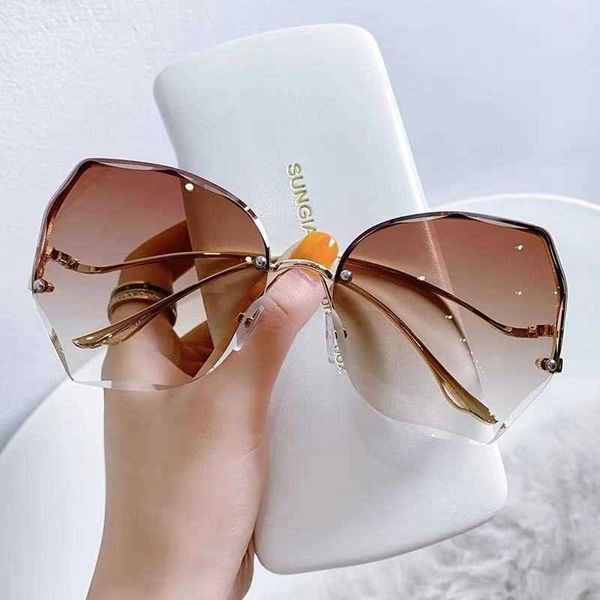 new women's tea gradient water cut trimming rimless lens luxury brand sunglasses women outdoor trend glasses uv400, White;black
new women's tea gradient water cut trimming rimless lens luxury brand sunglasses women outdoor trend glasses uv400, White;black