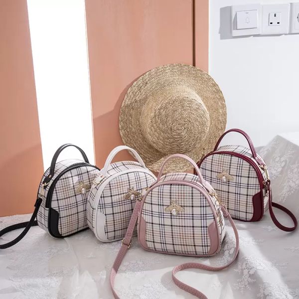 summer autumn new style little bee ornament women's bag korean fashion one shoulder crossbody portable semicircle bags, Black;red
