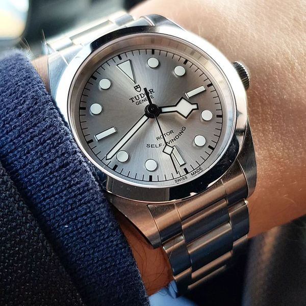 aaa 3a tudors brand 41mm watches men stainless band automatic menchanical movement sapphire glass with box 04, Slivery;brown
aaa 3a tudors brand 41mm watches men stainless band automatic menchanical movement sapphire glass with box 04, Slivery;brown