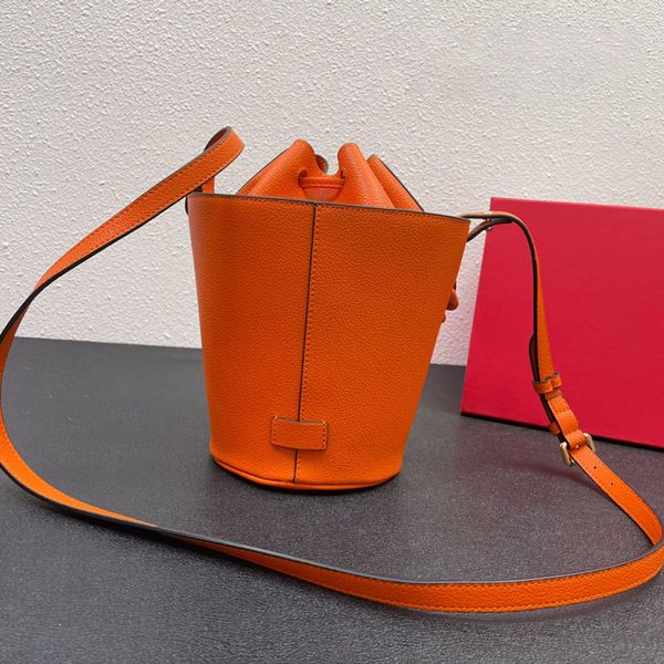 new fashion hand knit totes women purse shoulder bag single accrossbag cow leather lamedusa bags 20cm xw j06110
new fashion hand knit totes women purse shoulder bag single accrossbag cow leather lamedusa bags 20cm xw j06110