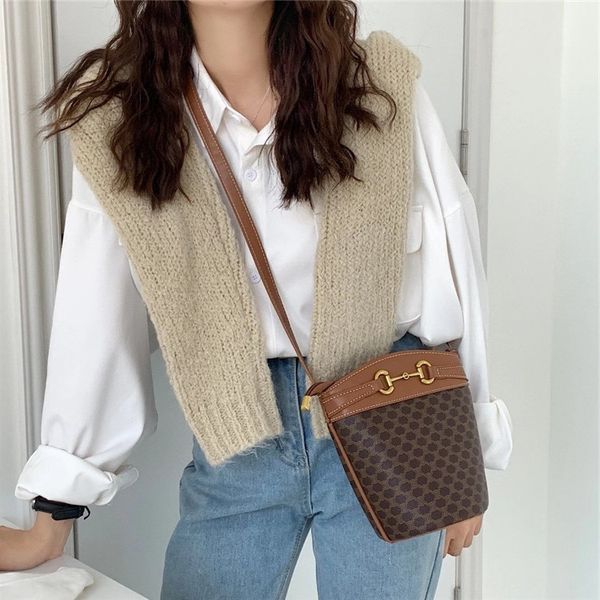 designer bags yahe korean style old flower middle ancient bucket bag early spring 2022 new trend printed messenger 
designer bags yahe korean style old flower middle ancient bucket bag early spring 2022 new trend printed messenger