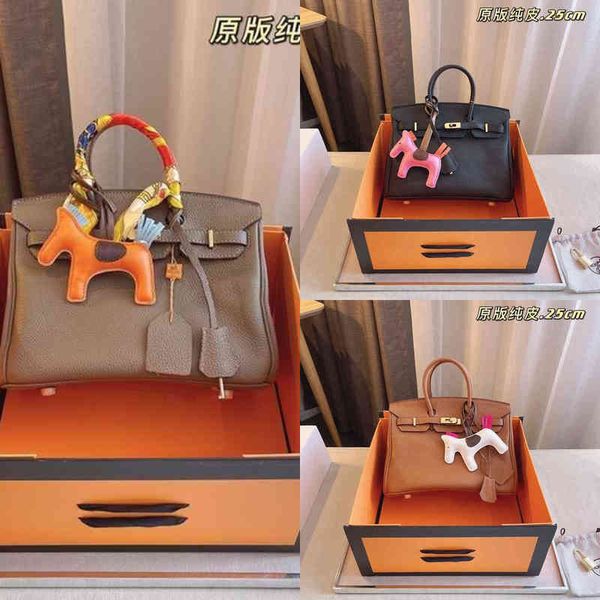 fashion women handbags heme high sense platinum bag large capacity 2022 leather cowhide litchi pattern portable single shoulder messenger br
fashion women handbags heme high sense platinum bag large capacity 2022 leather cowhide litchi pattern portable single shoulder messenger br