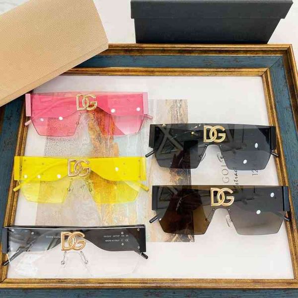 2022 brand trend fashion sunglasses for men and women new personalized letter show men's ultra light integrated women's 2233, White;black
2022 brand trend fashion sunglasses for men and women new personalized letter show men's ultra light integrated women's 2233, White;black