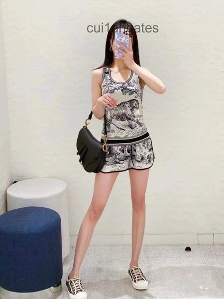 2022 designer di or t shirt and tees dress high edition new classic animal tiger pattern embroidered round neck versatile reduced age cashme, Gray
2022 designer di or t shirt and tees dress high edition new classic animal tiger pattern embroidered round neck versatile reduced age cashme, Gray