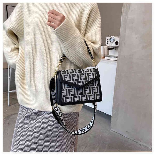 handbag fashion bag women versatile wide shoulder strap small square bag single shoulder
handbag fashion bag women versatile wide shoulder strap small square bag single shoulder