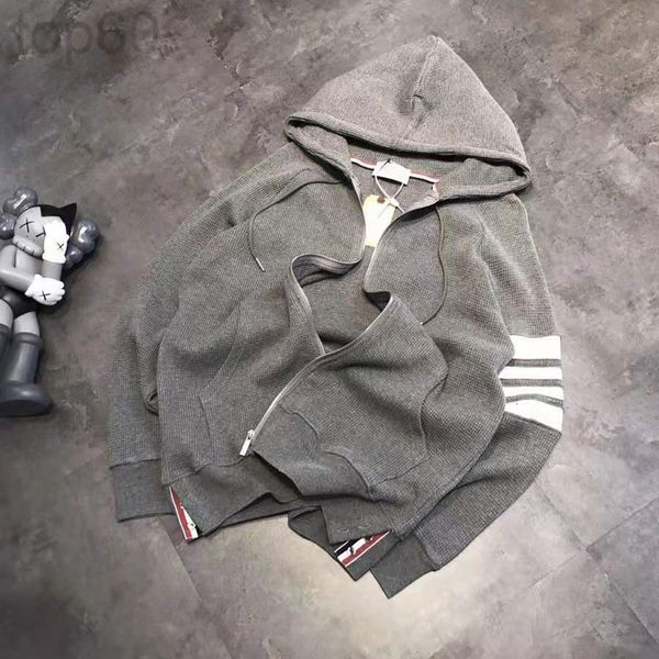 women's jackets designer chao brand tb yarn dyed four bar waffle knitted long sleeve hooded side split metal zipper cardigan for men an, Black;brown
women's jackets designer chao brand tb yarn dyed four bar waffle knitted long sleeve hooded side split metal zipper cardigan for men an, Black;brown