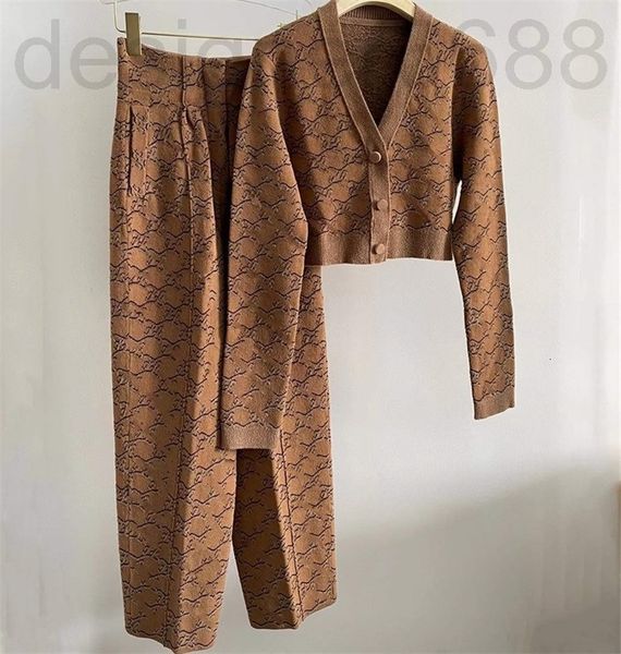 women's tracksuits designer ff elegant temperament suit letter f old flower v-neck short long sleeved cardigan wide leg trousers 22 ear, Gray
women's tracksuits designer ff elegant temperament suit letter f old flower v-neck short long sleeved cardigan wide leg trousers 22 ear, Gray