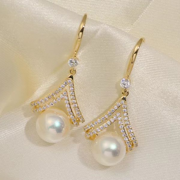 korean design pearl earrings exquisite stud small diamond-shaped diamond earrings temperament light luxury high-end geometric, Golden;silver
korean design pearl earrings exquisite stud small diamond-shaped diamond earrings temperament light luxury high-end geometric, Golden;silver