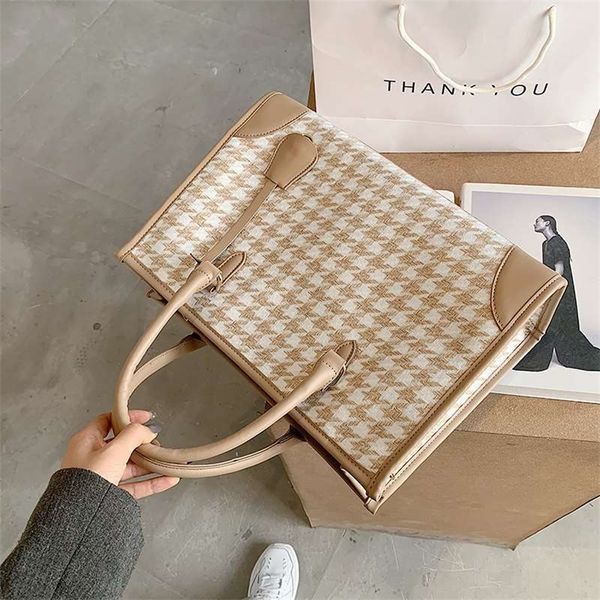 spring and summer sling one shoulder large bag women's new capacity niche design versatile sense tote bag bags_model6z5r
spring and summer sling one shoulder large bag women's new capacity niche design versatile sense tote bag bags_model6z5r