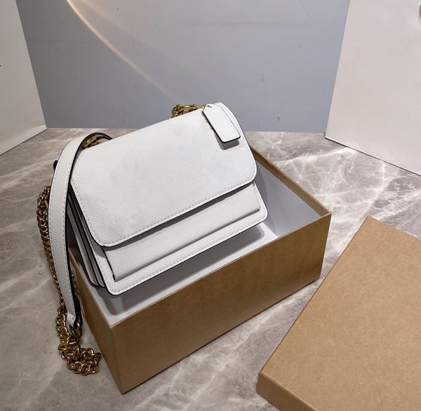 2022 new women's clamshell messenger chain bag organ box simple small and magnificent embroidered pattern high-end luxury designer
2022 new women's clamshell messenger chain bag organ box simple small and magnificent embroidered pattern high-end luxury designer