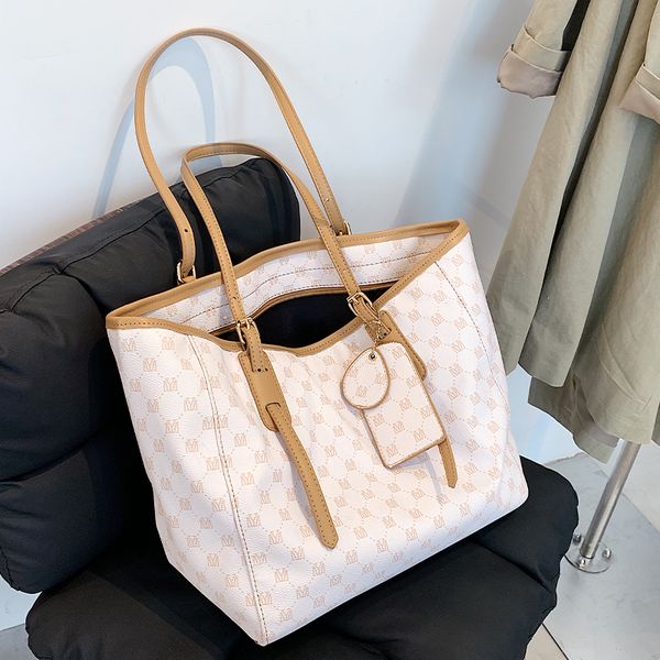 large capacity shoulder bags women&#39s big tote 2022 luxury fashion letters ladies designer travel shopping handbags purse
large capacity shoulder bags women&#39s big tote 2022 luxury fashion letters ladies designer travel shopping handbags purse