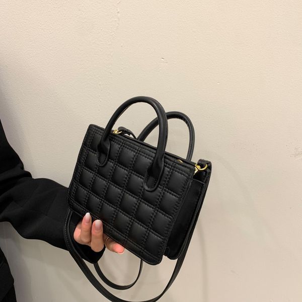 bag women's 2022 new autumn winter hand-held shoulder cross embroidery small square crossbody bags wholesale female handbags
bag women's 2022 new autumn winter hand-held shoulder cross embroidery small square crossbody bags wholesale female handbags