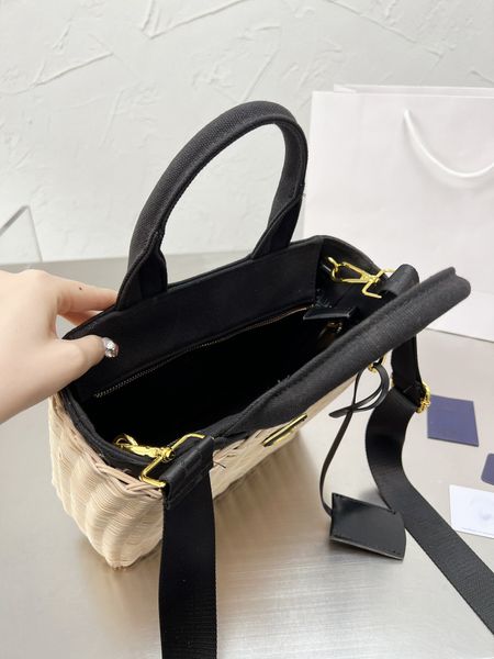 women's designers shoulder bag luxury tote purse handbag message bags cluth brand classic genuine leather luggage crossbody hrdhjytjuy
women's designers shoulder bag luxury tote purse handbag message bags cluth brand classic genuine leather luggage crossbody hrdhjytjuy