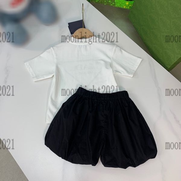 2022 summer brand designer t-shirt sets newly girls black bloomers triangle logo round neck t shirts short sleeve t-shirts with shorts two p, White
2022 summer brand designer t-shirt sets newly girls black bloomers triangle logo round neck t shirts short sleeve t-shirts with shorts two p, White