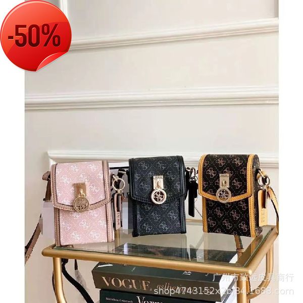 fashion luxury designergs home new simple old flower mobile phone flip small square printed messenger single shoulder women's bag
fashion luxury designergs home new simple old flower mobile phone flip small square printed messenger single shoulder women's bag
