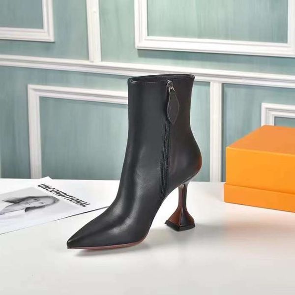 new women pointed-toe leather boots designer amina muaddi boots crystal fashion high heels genuine leathers sock boot with box no388, Black
new women pointed-toe leather boots designer amina muaddi boots crystal fashion high heels genuine leathers sock boot with box no388, Black