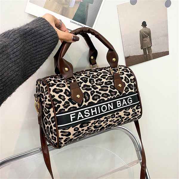 messenger women's casual texture single shoulder fashion trend handbag printed 70% off wholesale sales
messenger women's casual texture single shoulder fashion trend handbag printed 70% off wholesale sales